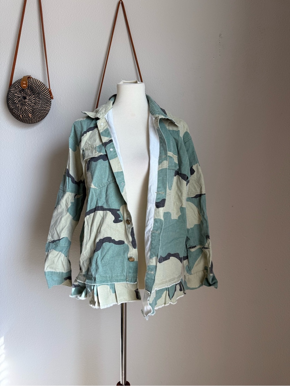 Camouflage Peace Ruffle Button Jacket, Size Large - Picture 2 of 5